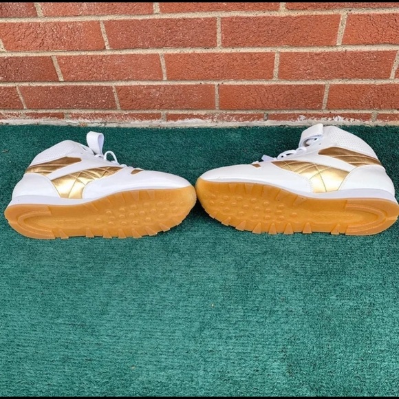 REEBOK Men’s GOLD Foil Edition Metallic Fit Sneakers - Picture 8 of 13